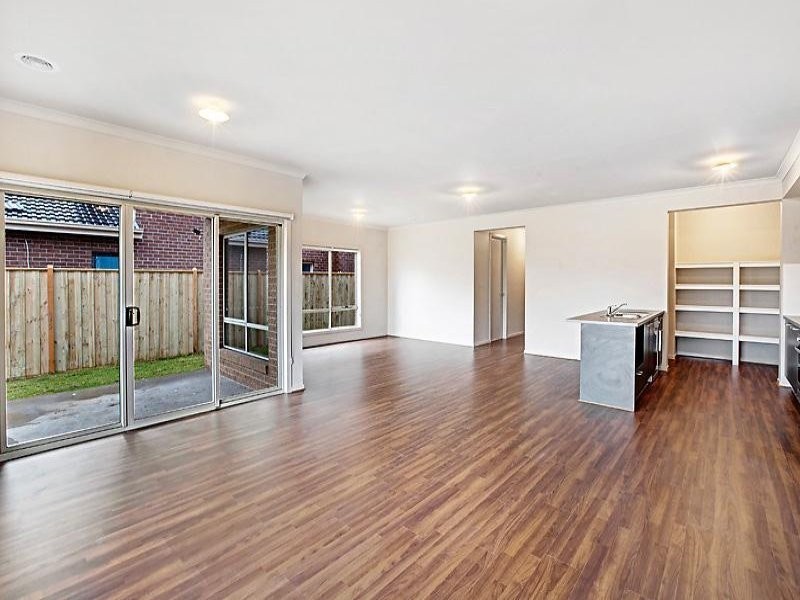 8 Fairlight Avenue, Keysborough VIC 3173