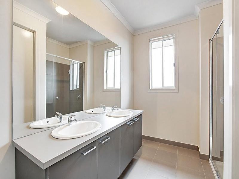 8 Fairlight Avenue, Keysborough VIC 3173