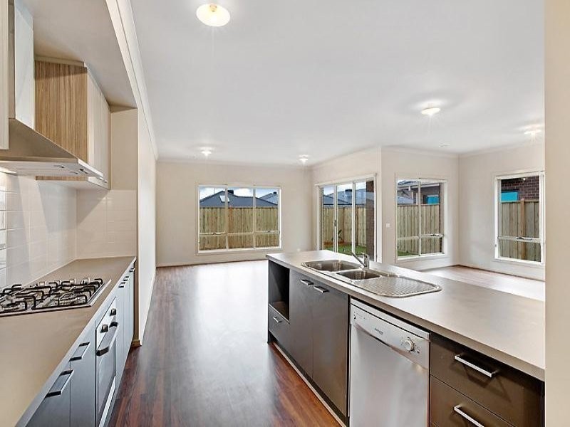 8 Fairlight Avenue, Keysborough VIC 3173