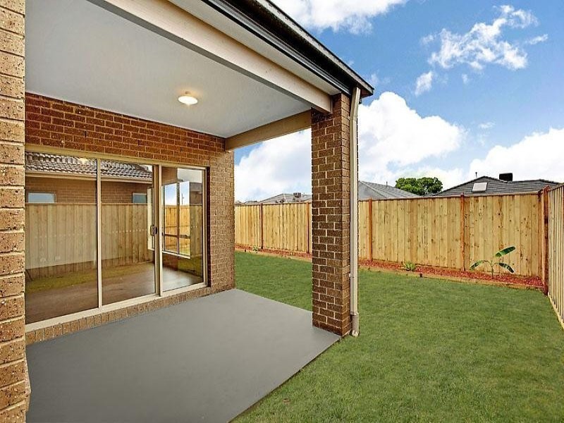 8 Fairlight Avenue, Keysborough VIC 3173