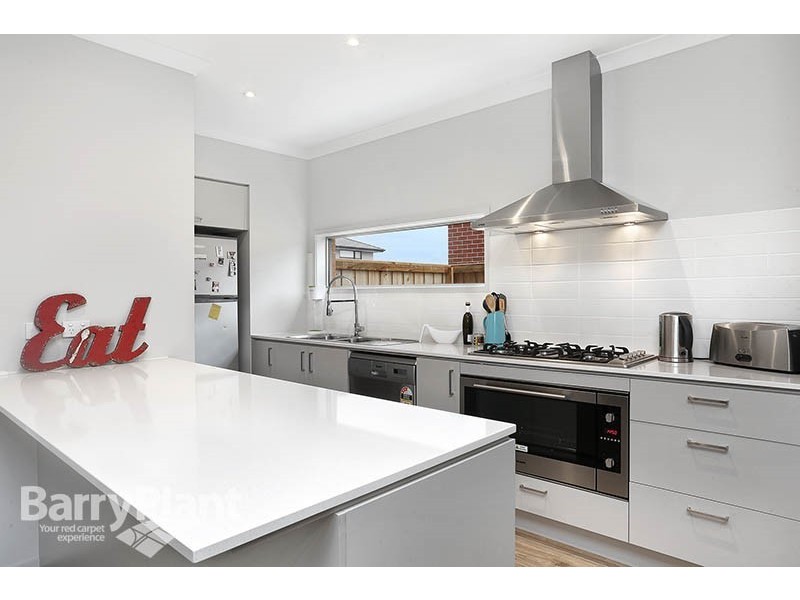 39 Red Brush Drive, Keysborough VIC 3173