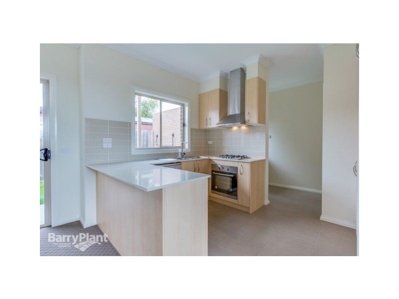 2/15 Elray Avenue, Dandenong VIC 3175