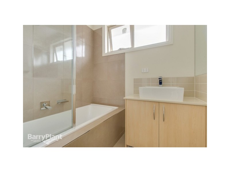 2/15 Elray Avenue, Dandenong VIC 3175
