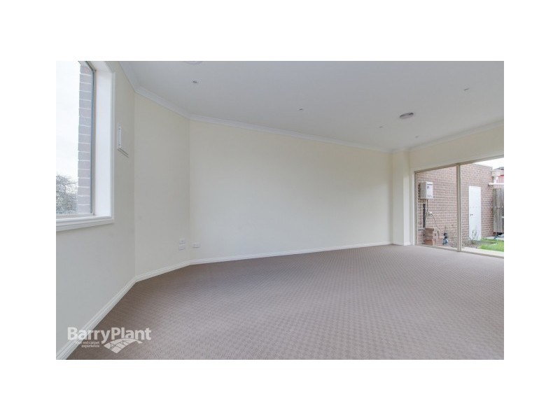 2/15 Elray Avenue, Dandenong VIC 3175