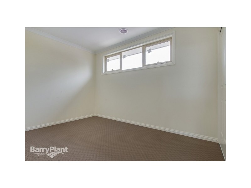 2/15 Elray Avenue, Dandenong VIC 3175