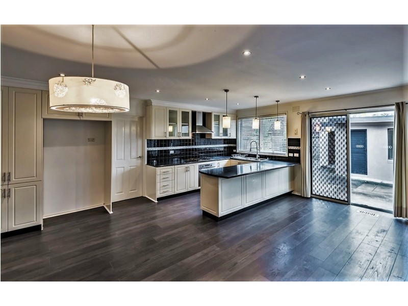 8 Lantana Court, Dandenong North VIC 3175