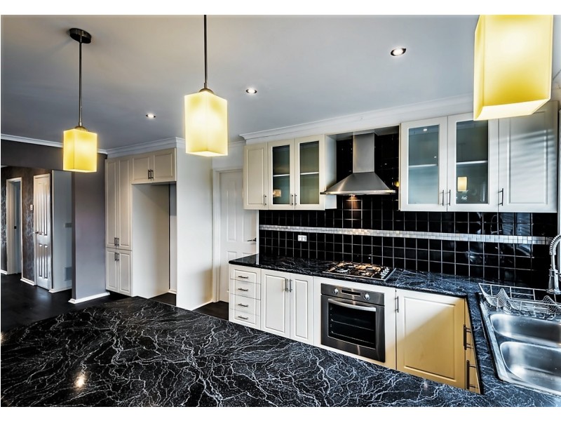 8 Lantana Court, Dandenong North VIC 3175