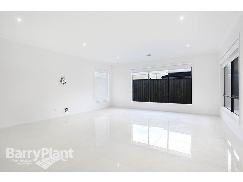 27 Trebilco Avenue, Keysborough VIC 3173