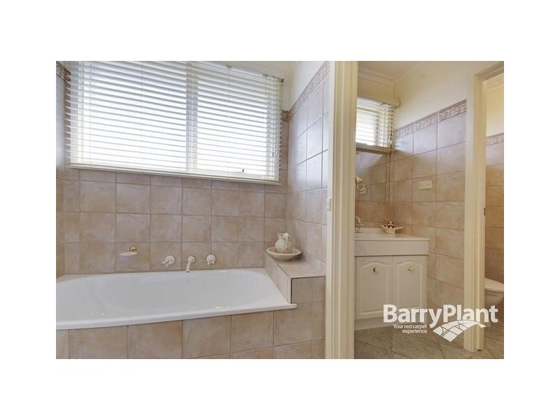 9 Balgowlah Ave, Keysborough VIC 3173