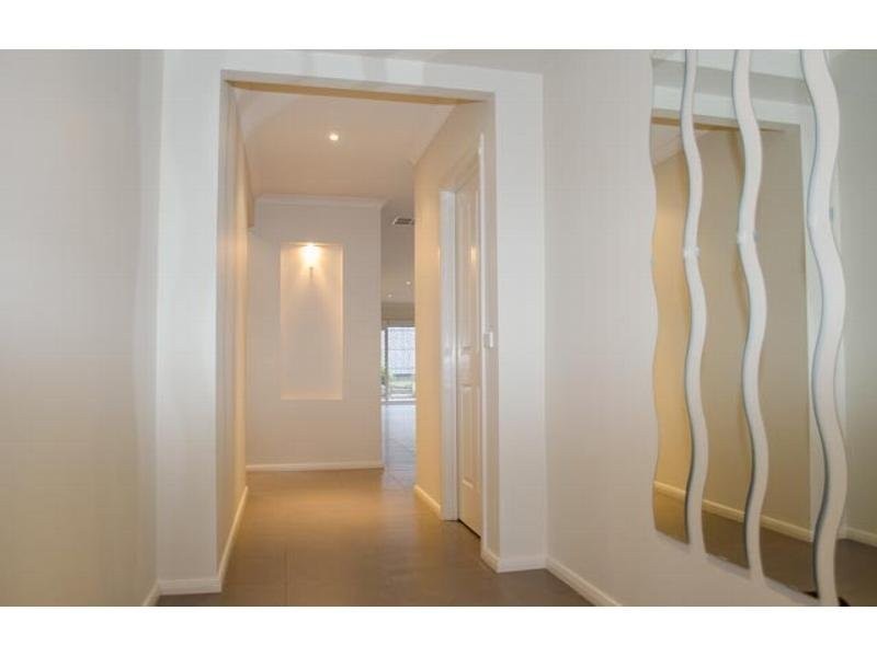 8 Platt Close, Pakenham VIC 3810