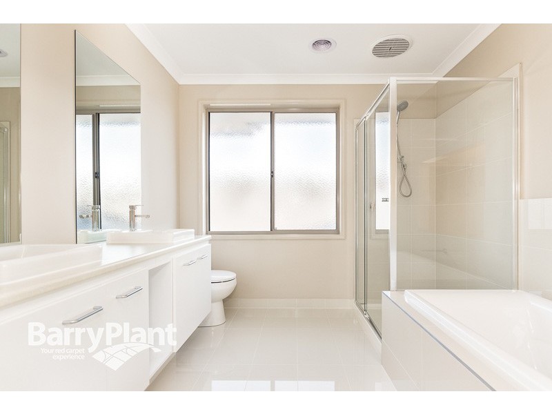 25 Len George Drive, Keysborough VIC 3173