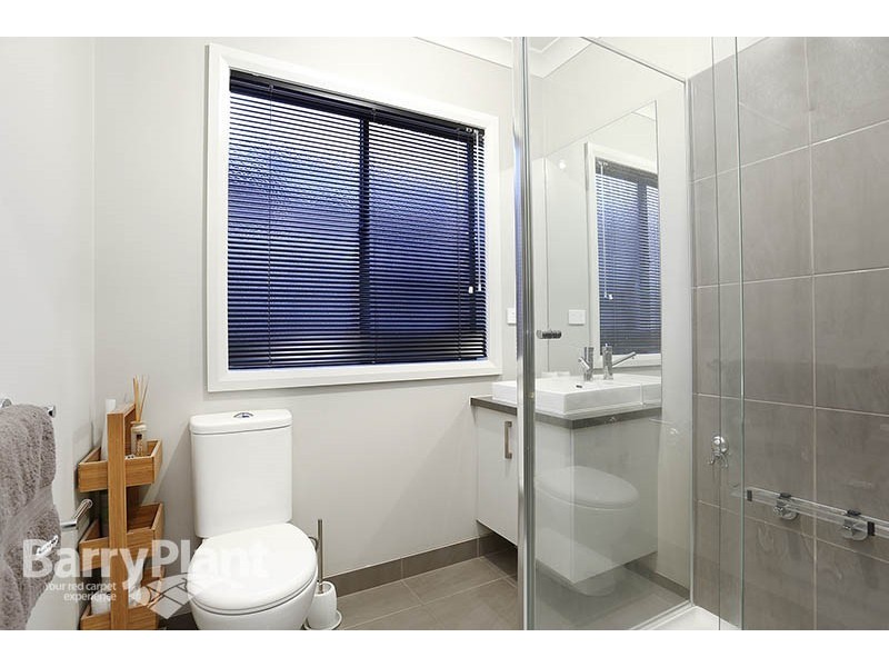 8 Tulip Way, Keysborough VIC 3173