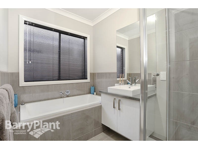 8 Tulip Way, Keysborough VIC 3173