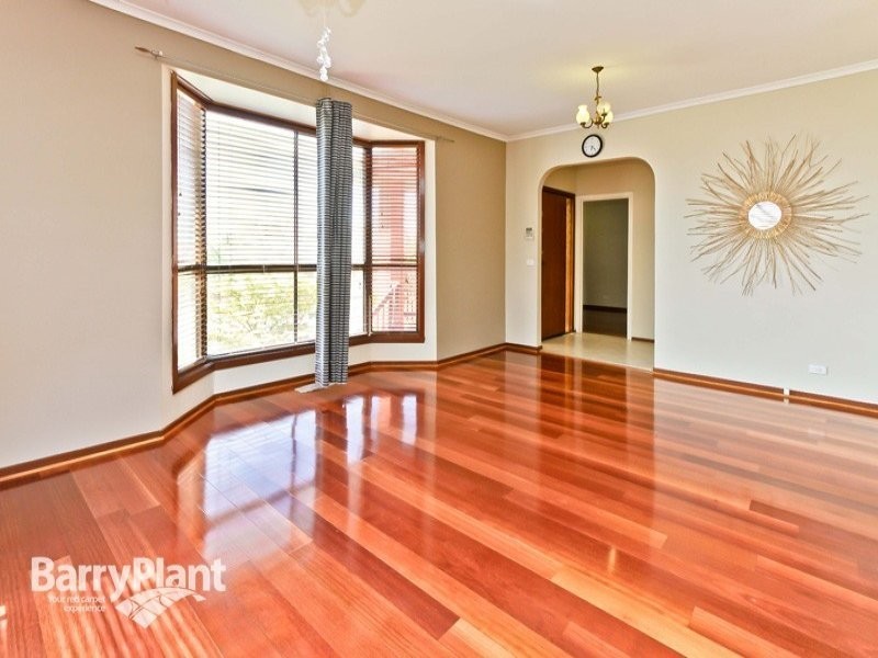 13 Hinrichsen Drive, Hallam VIC 3803