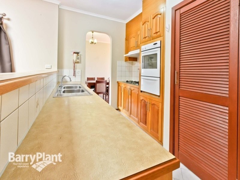 13 Hinrichsen Drive, Hallam VIC 3803