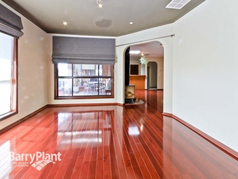 13 Hinrichsen Drive, Hallam VIC 3803