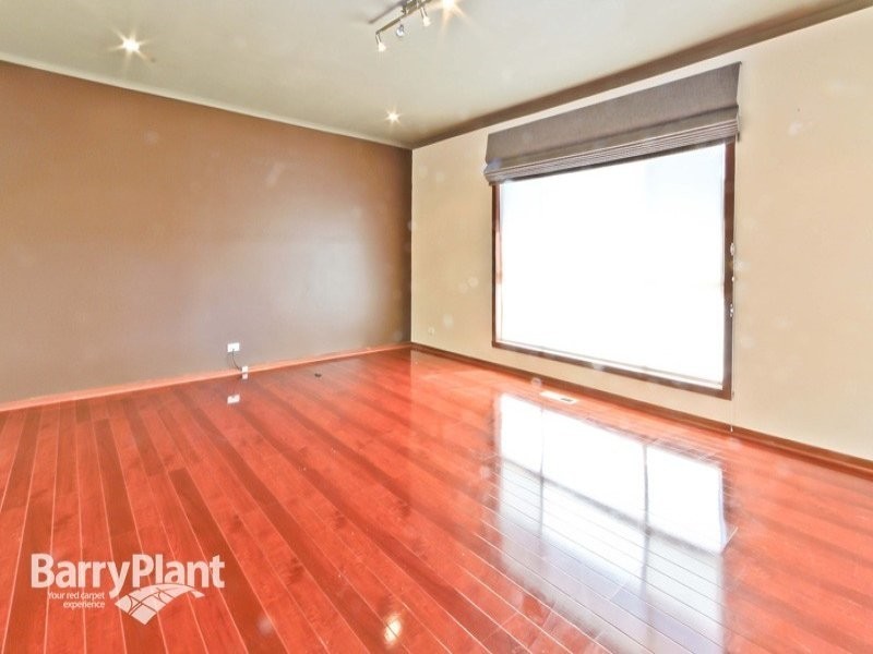 13 Hinrichsen Drive, Hallam VIC 3803