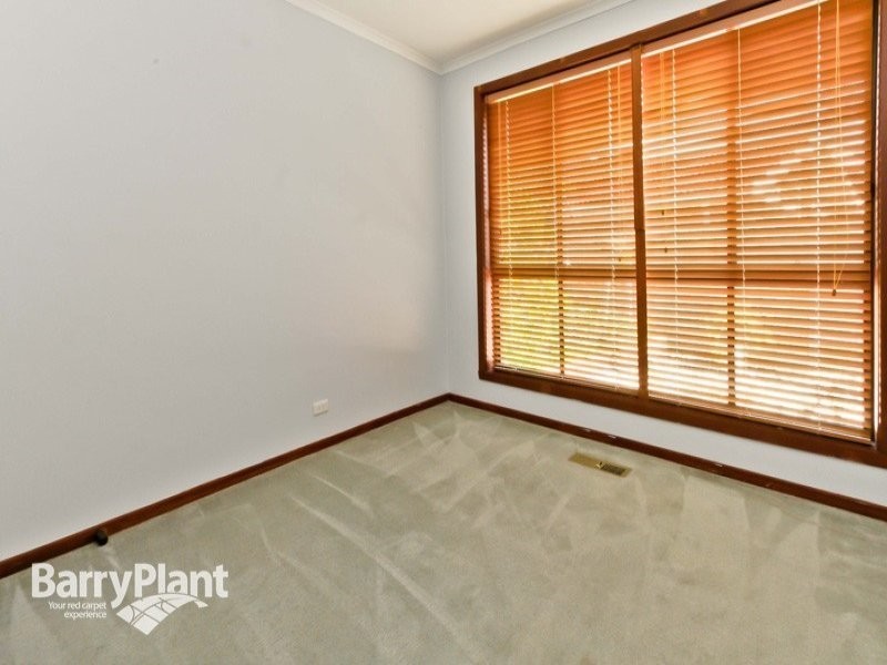 13 Hinrichsen Drive, Hallam VIC 3803