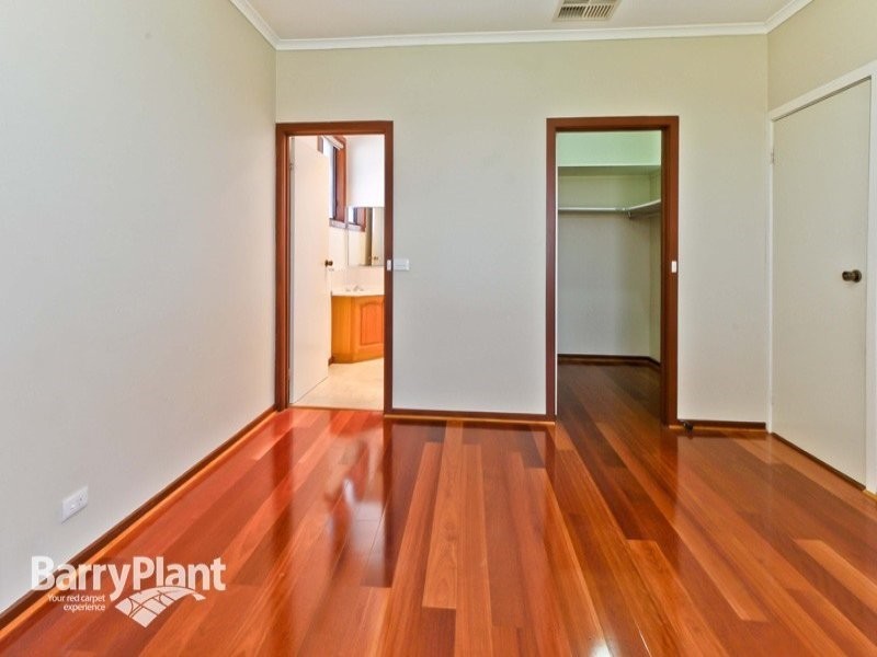 13 Hinrichsen Drive, Hallam VIC 3803