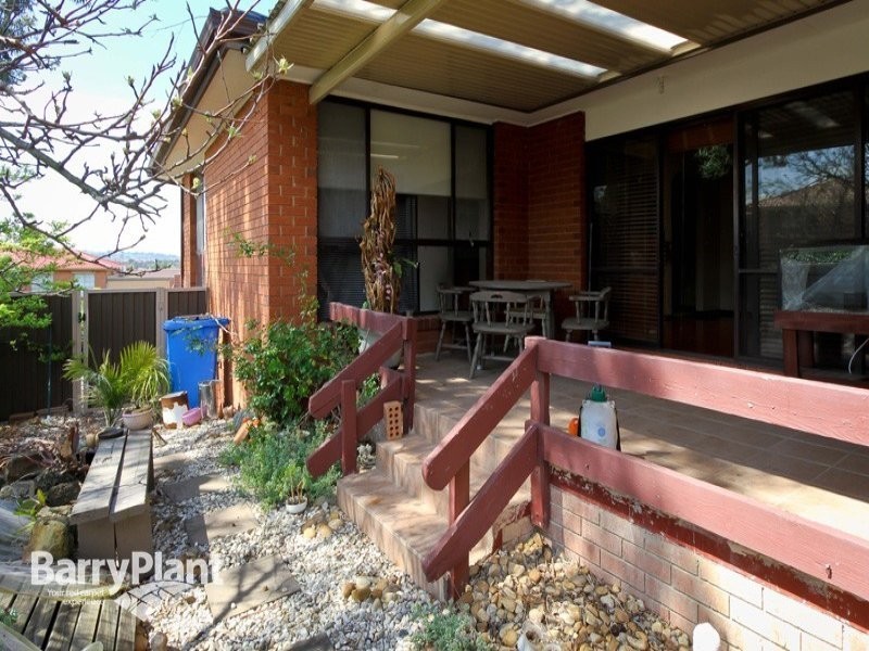 13 Hinrichsen Drive, Hallam VIC 3803