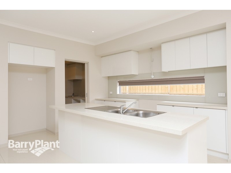 216 Clarendon Drive, Keysborough VIC 3173