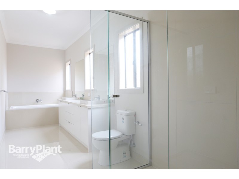 216 Clarendon Drive, Keysborough VIC 3173