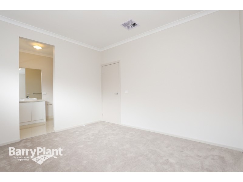 216 Clarendon Drive, Keysborough VIC 3173