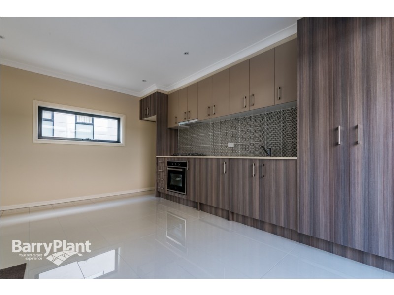 2/7 McFarlane Crescent, Dandenong VIC 3175