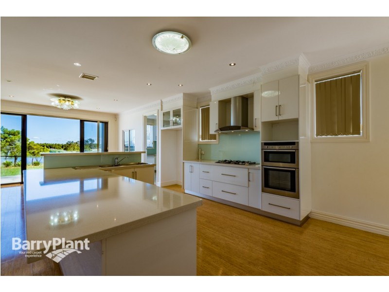 8 Island Point Avenue, Waterways VIC 3195