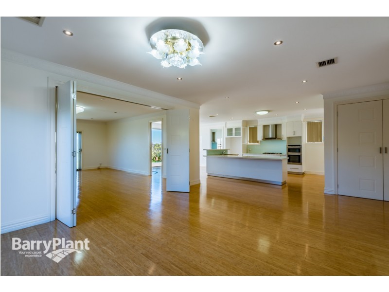 8 Island Point Avenue, Waterways VIC 3195