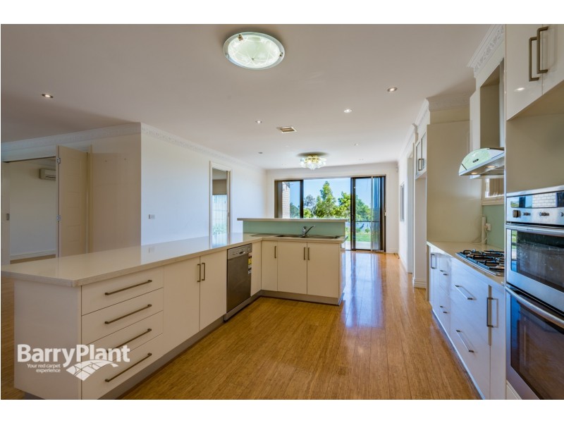 8 Island Point Avenue, Waterways VIC 3195