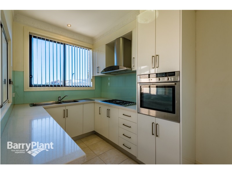 8 Island Point Avenue, Waterways VIC 3195