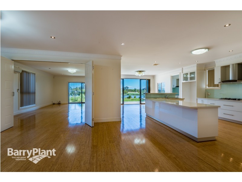 8 Island Point Avenue, Waterways VIC 3195