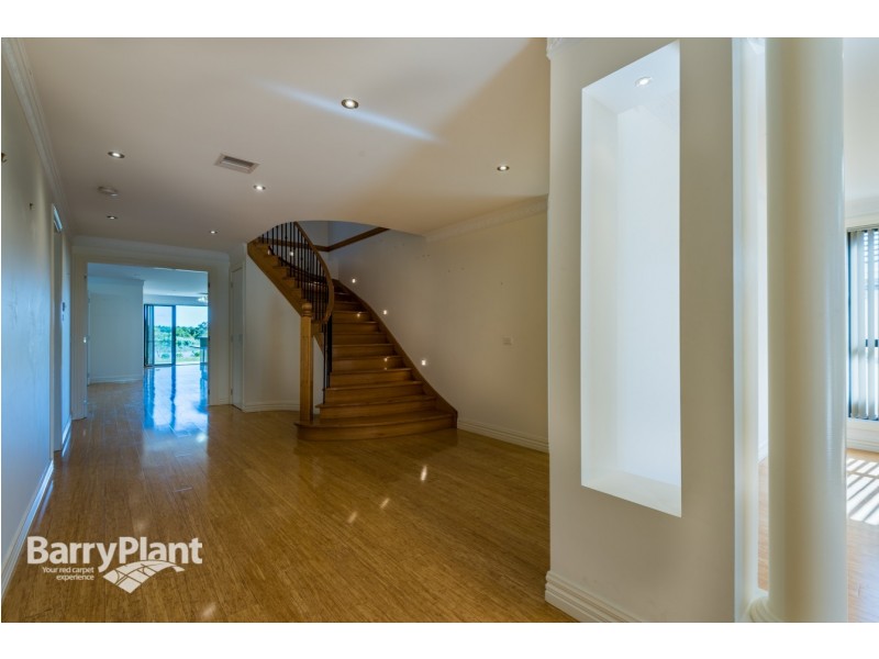 8 Island Point Avenue, Waterways VIC 3195