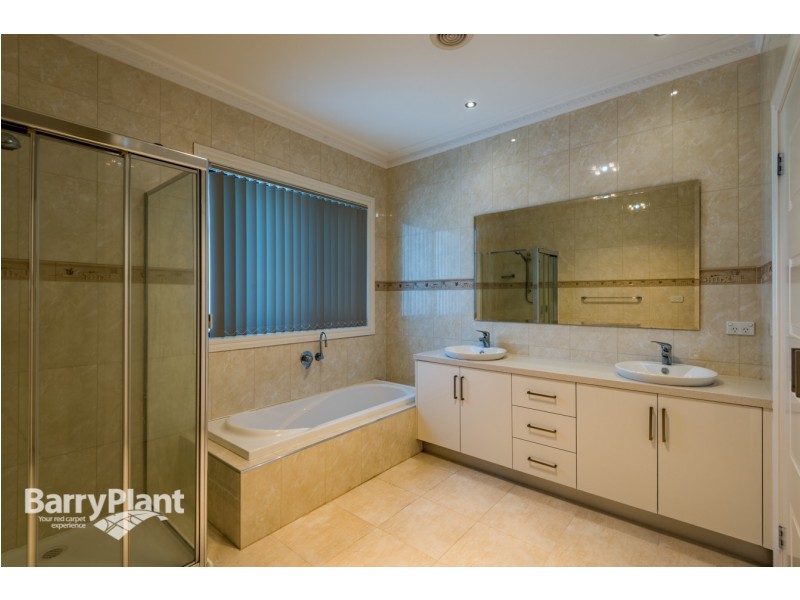 8 Island Point Avenue, Waterways VIC 3195