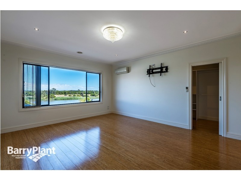 8 Island Point Avenue, Waterways VIC 3195