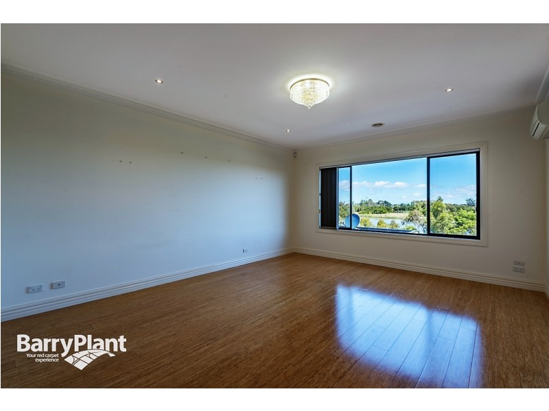 8 Island Point Avenue, Waterways VIC 3195