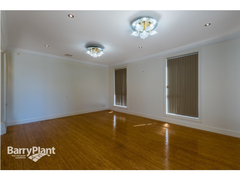 8 Island Point Avenue, Waterways VIC 3195