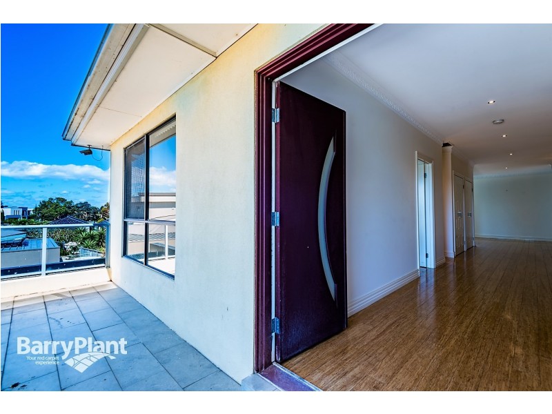 8 Island Point Avenue, Waterways VIC 3195