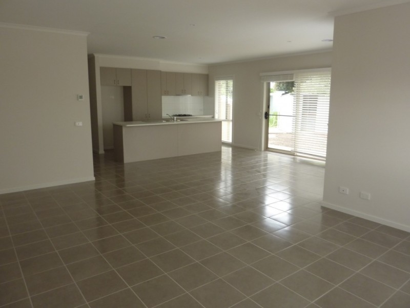 2/6 Clay Crt, Dandenong North VIC 3175