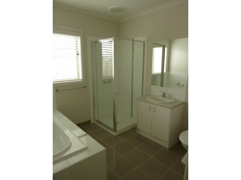 2/6 Clay Crt, Dandenong North VIC 3175