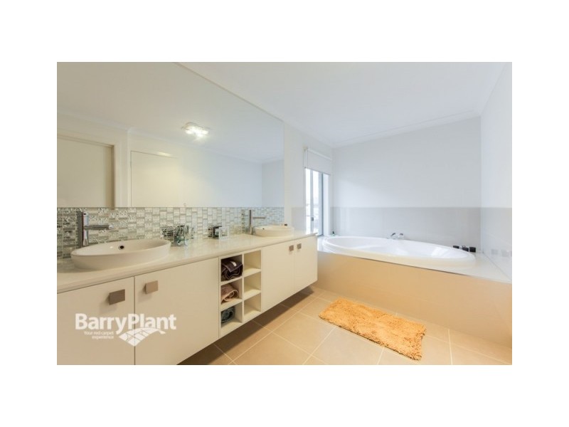 11 Lowell Drive, Keysborough VIC 3173