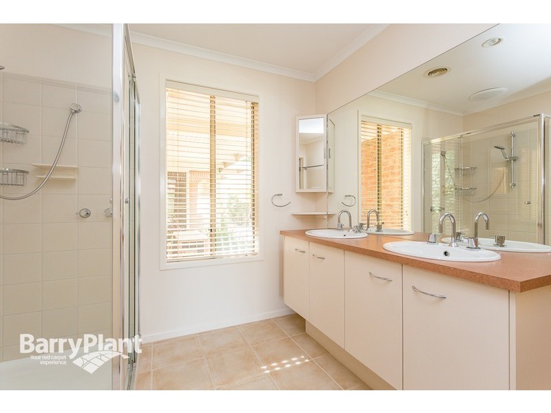 8 Stanford Avenue, Keysborough VIC 3173