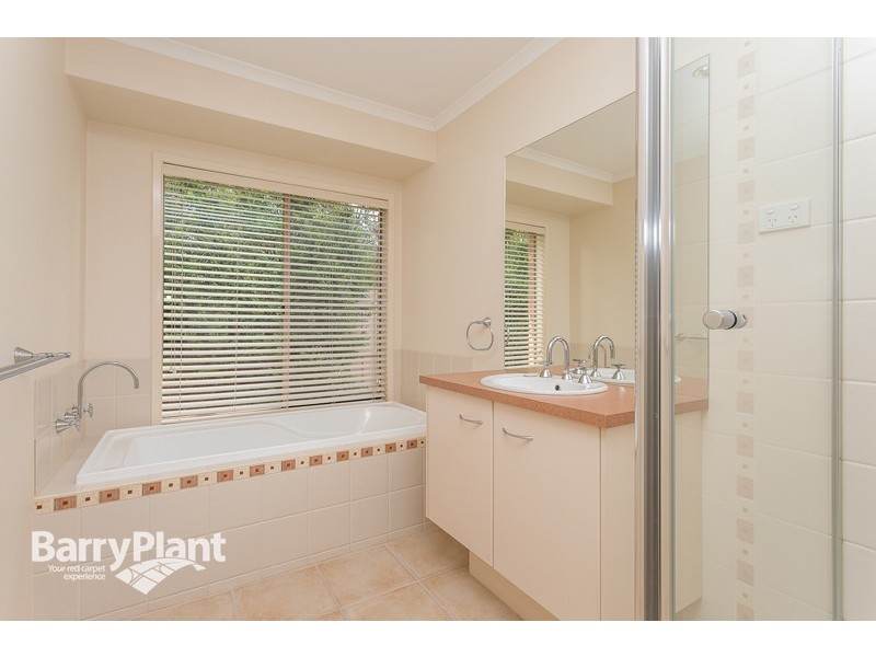 8 Stanford Avenue, Keysborough VIC 3173