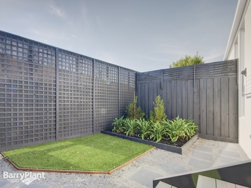 2/25 Kemp Street, Springvale VIC 3171