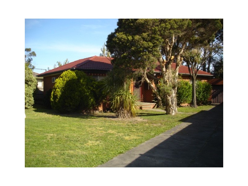 13 Ambleside Crs, Berwick VIC 3806