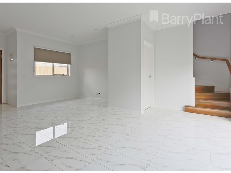 2/5 Elray Avenue, Dandenong VIC 3175