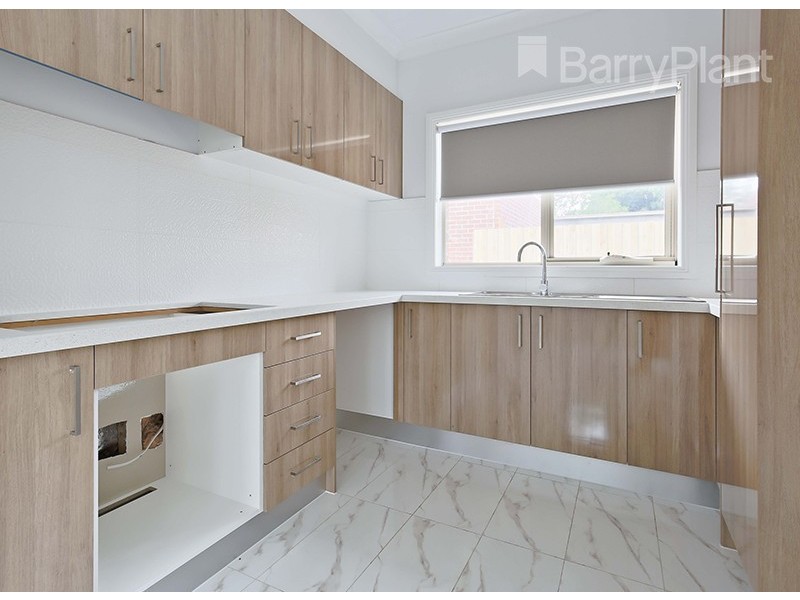 2/5 Elray Avenue, Dandenong VIC 3175