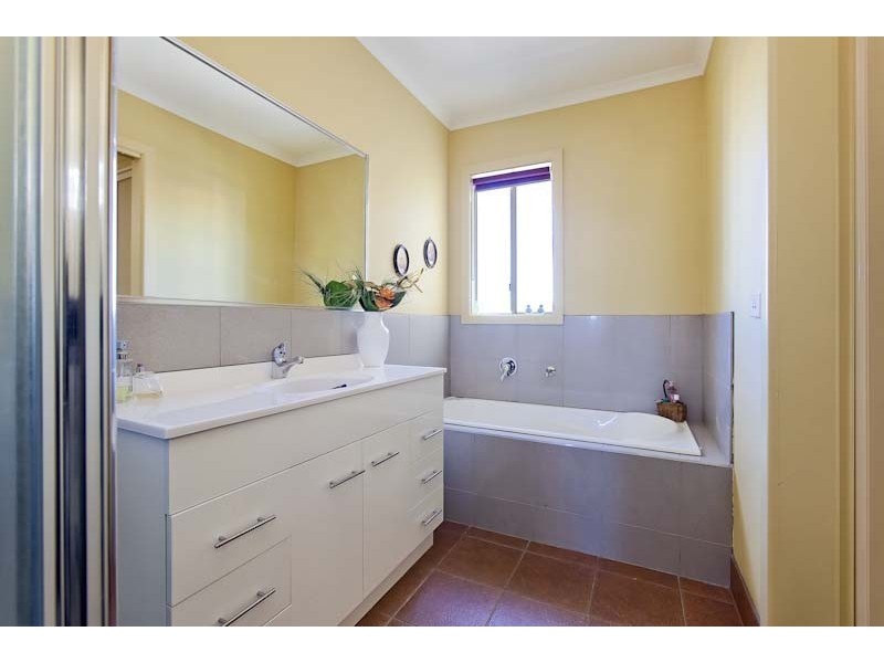 2/20 Jones Road, Dandenong VIC 3175