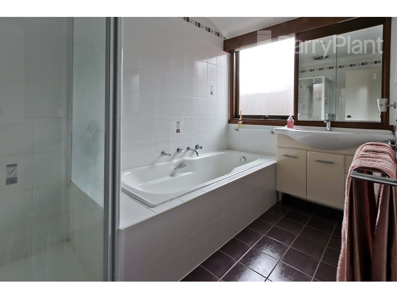 15 Peckover Court, Endeavour Hills VIC 3802